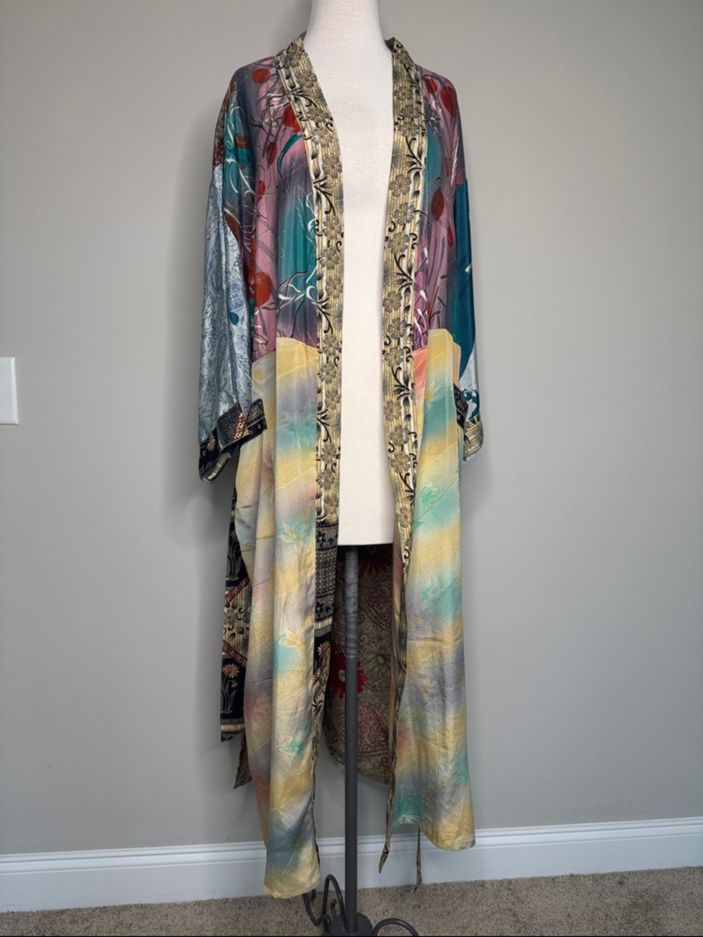 Patchwork Kimono Robe with Floral Prints Size XL Comfy Oversized w/ Pockets